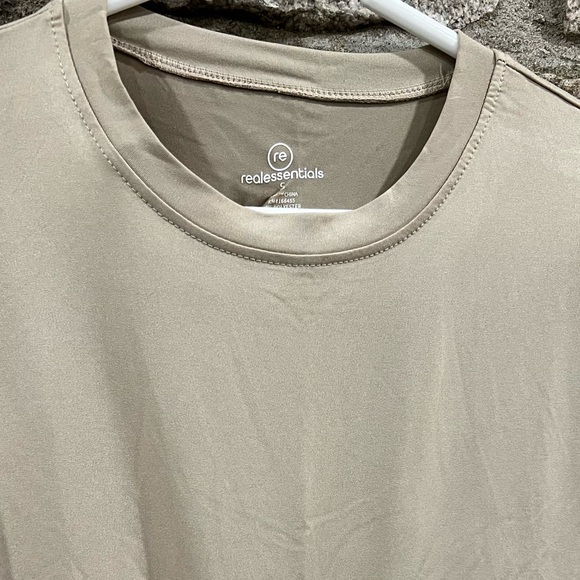 NWOT Real Essentials Women's Dry Fit Crop Top - Short Sleeve Crew Neck - size S - Picture 2 of 2